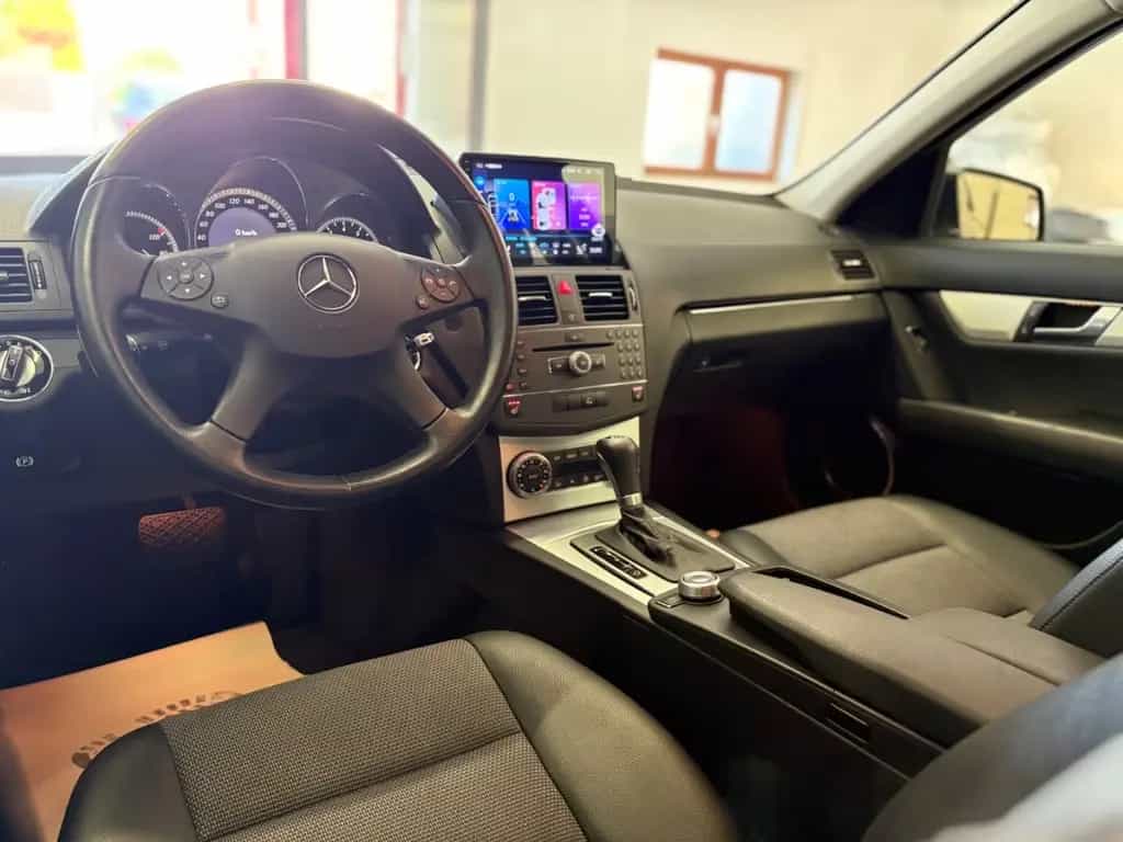 Mercedes-Benz C 180 C Limousine C 180 CGI BlueEfficiency 12/2009-photo-25