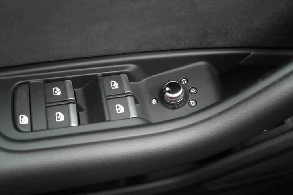 Audi A4 2.0 TDI Avant S-tronic Bi-Xenon Navi Tempomat 09/2017-photo-13