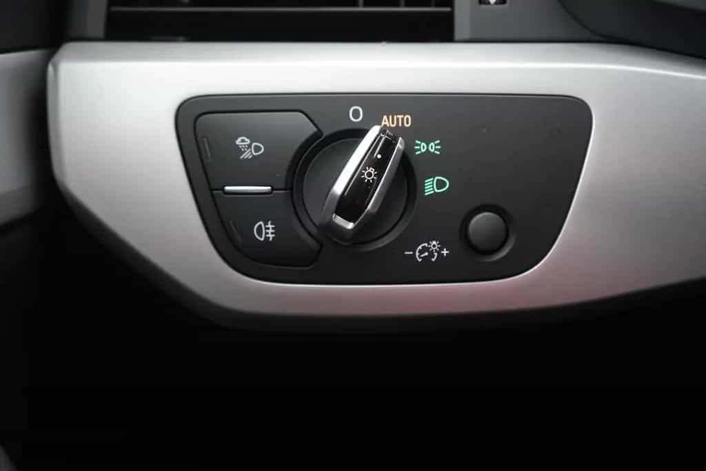 Audi A4 2.0 TDI Avant S-tronic Bi-Xenon Navi Tempomat 09/2017-photo-14