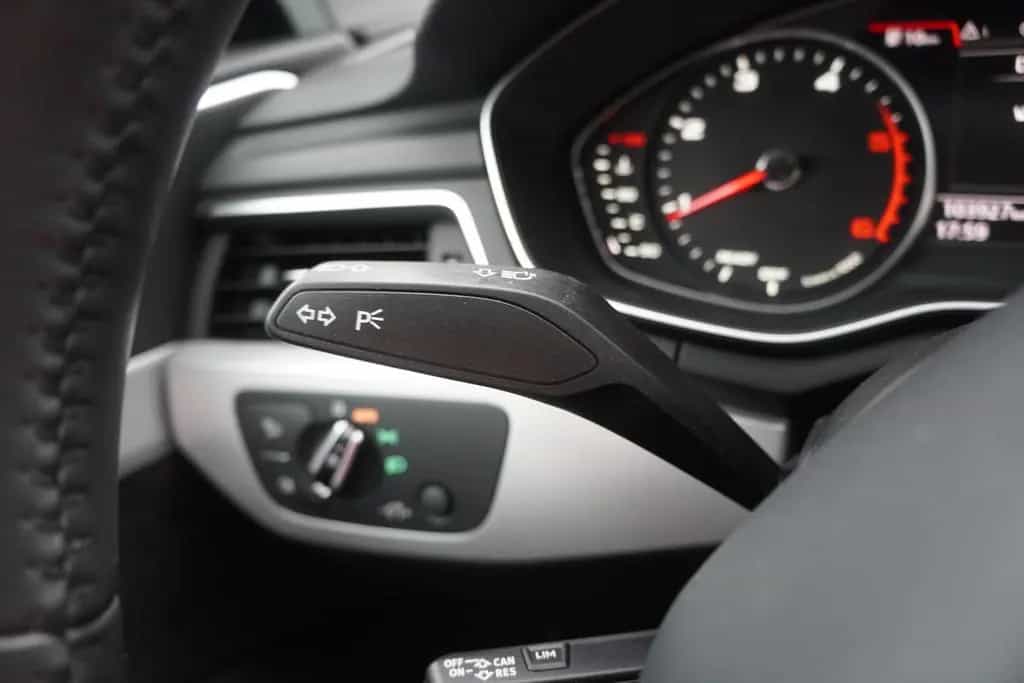 Audi A4 2.0 TDI Avant S-tronic Bi-Xenon Navi Tempomat 09/2017-photo-18