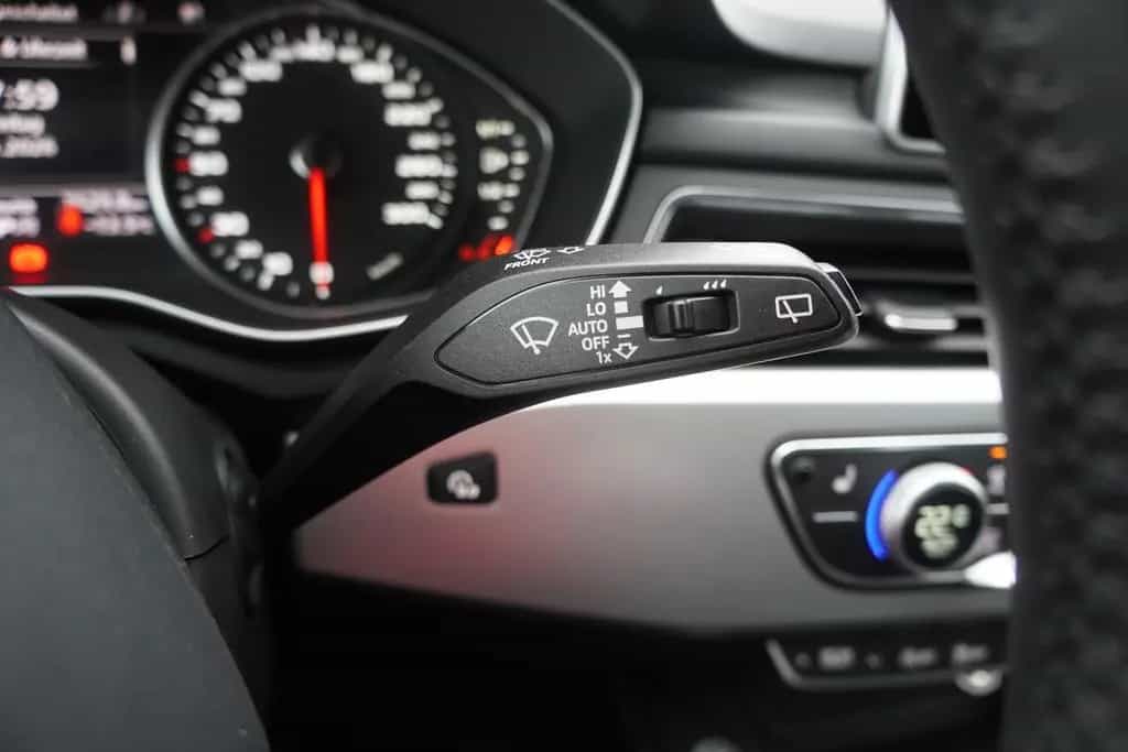 Audi A4 2.0 TDI Avant S-tronic Bi-Xenon Navi Tempomat 09/2017-photo-19
