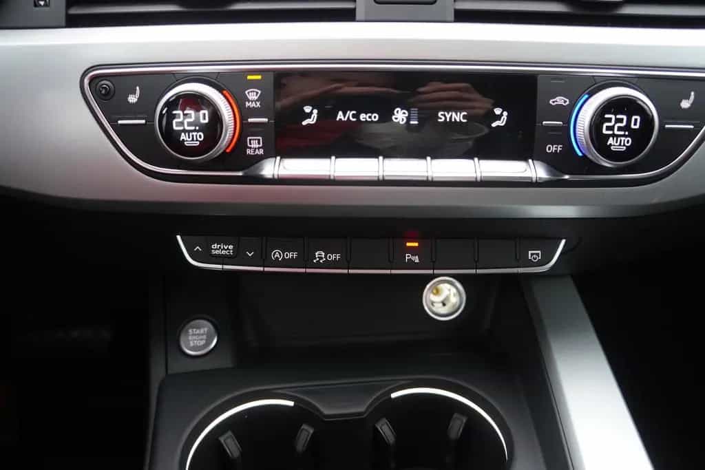 Audi A4 2.0 TDI Avant S-tronic Bi-Xenon Navi Tempomat 09/2017-photo-23