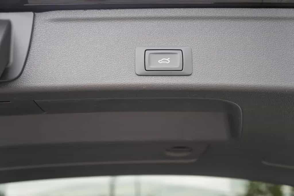 Audi A4 2.0 TDI Avant S-tronic Bi-Xenon Navi Tempomat 09/2017-photo-29