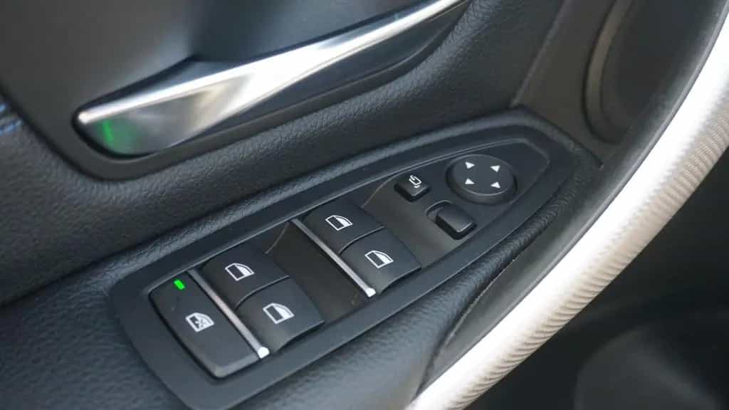 BMW 320 d M Sport Aut. LED Sitzheizung Tempomat Leder 05/2019-photo-19