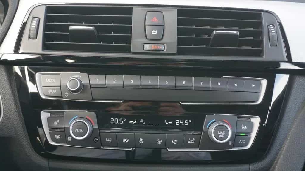 BMW 320 d M Sport Aut. LED Sitzheizung Tempomat Leder 05/2019-photo-26