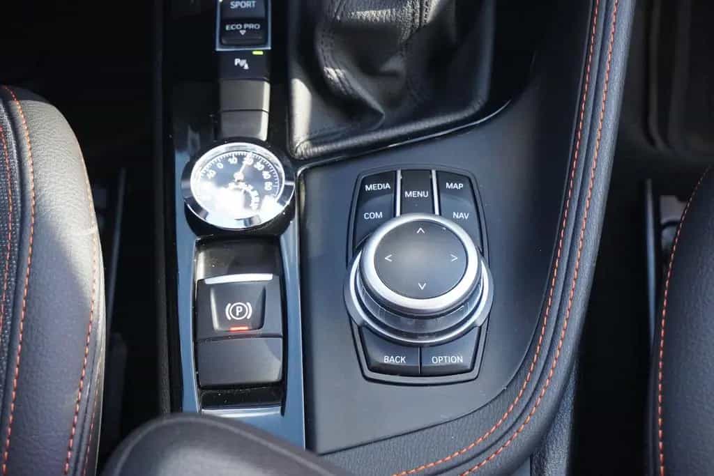 BMW X1 sDrive 18 i Advantage LED Navi Tempomat PDC 01/2020-photo-22