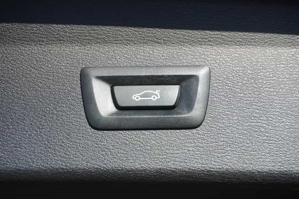 BMW X1 sDrive 18 i Advantage LED Navi Tempomat PDC 01/2020-photo-24