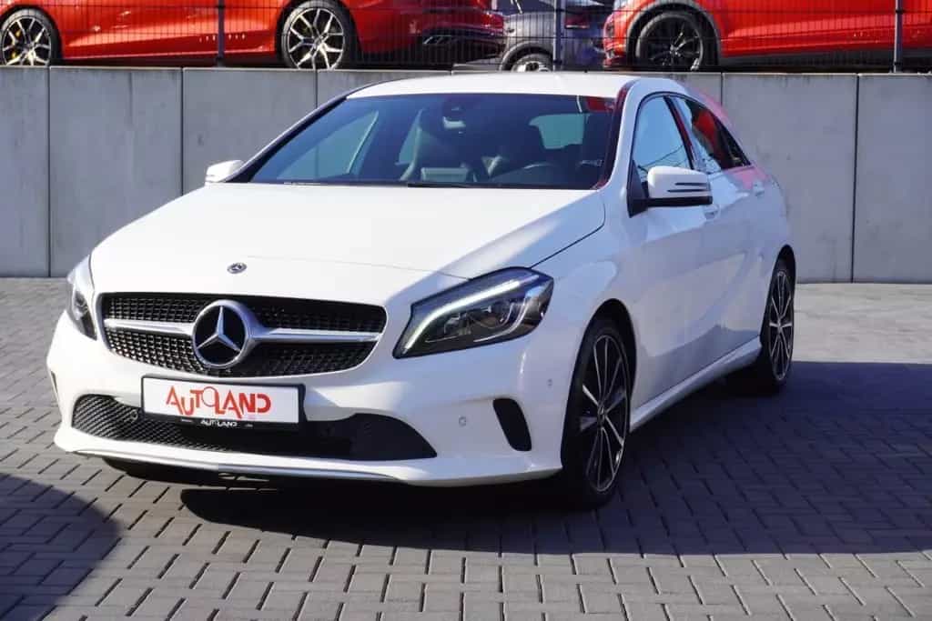 Mercedes-Benz A 180 A180 Edition Urban LED Navi Tempomat Sitzheizung 08/2017-photo-1