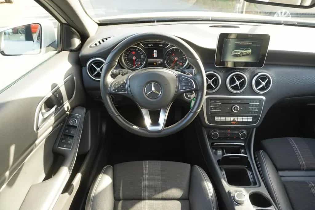 Mercedes-Benz A 180 A180 Edition Urban LED Navi Tempomat Sitzheizung 08/2017-photo-10