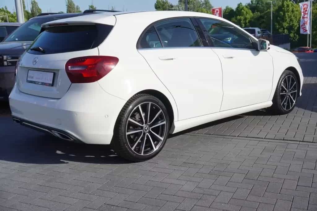 Mercedes-Benz A 180 A180 Edition Urban LED Navi Tempomat Sitzheizung 08/2017-photo-4
