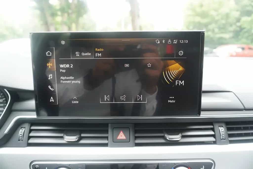 Audi A4 Avant 40 TFSI S-tronic LED Navi ACC Totwinkel 12/2019-photo-18