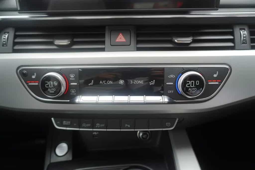 Audi A4 Avant 40 TFSI S-tronic LED Navi ACC Totwinkel 12/2019-photo-21