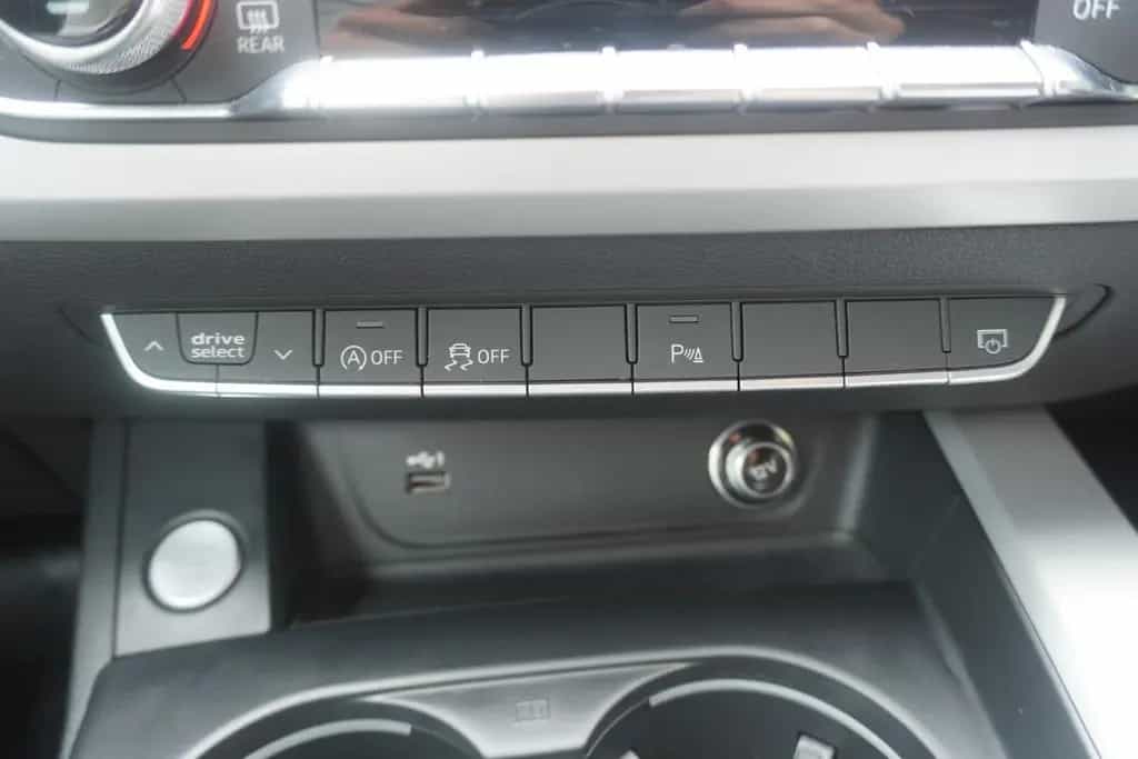 Audi A4 Avant 40 TFSI S-tronic LED Navi ACC Totwinkel 12/2019-photo-22