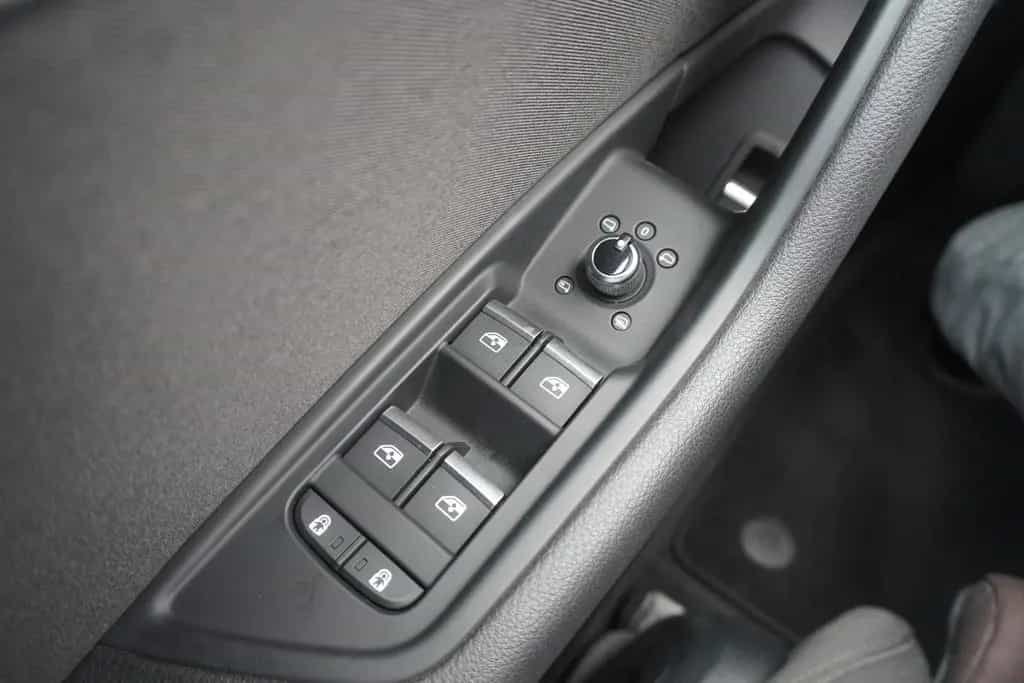 Audi A4 Avant 40 TFSI S-tronic LED Navi ACC Totwinkel 12/2019-photo-28