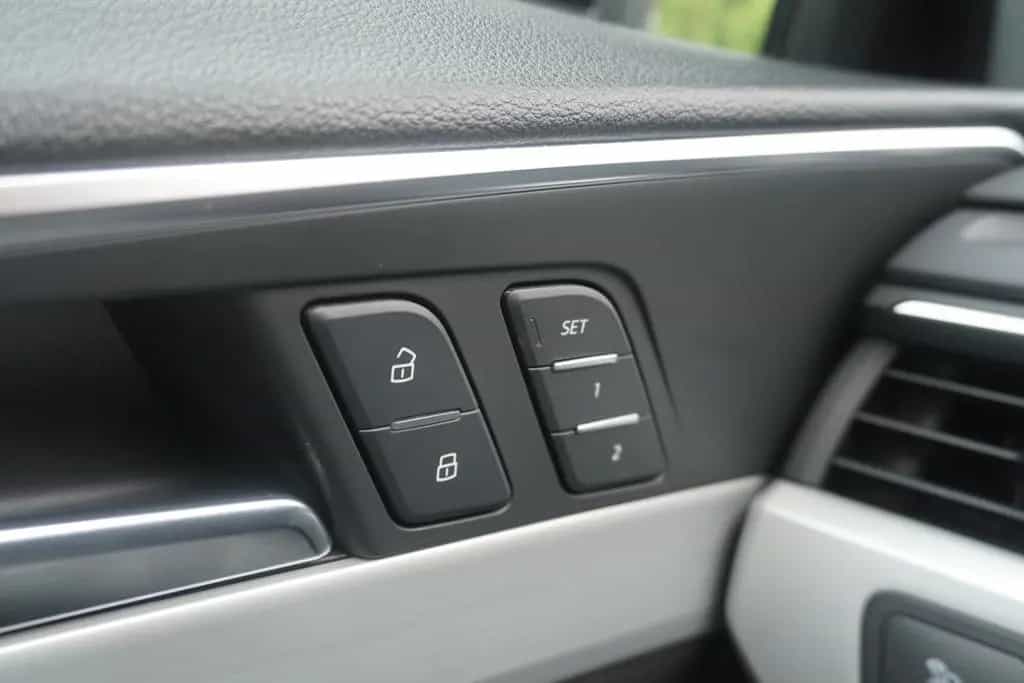 Audi A4 Avant 40 TFSI S-tronic LED Navi ACC Totwinkel 12/2019-photo-29