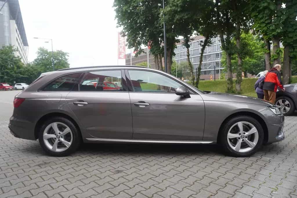 Audi A4 Avant 40 TFSI S-tronic LED Navi ACC Totwinkel 12/2019-photo-4
