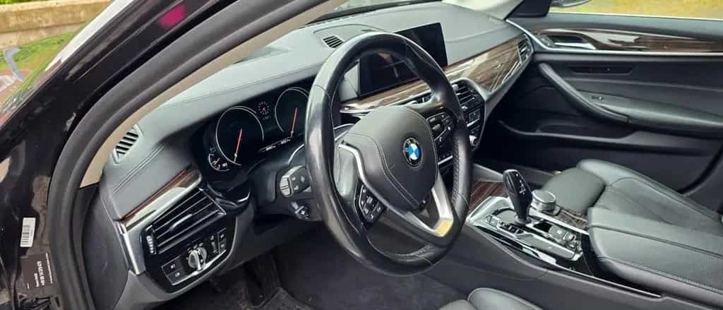 BMW 520 d Touring A - 09/2017-photo-11