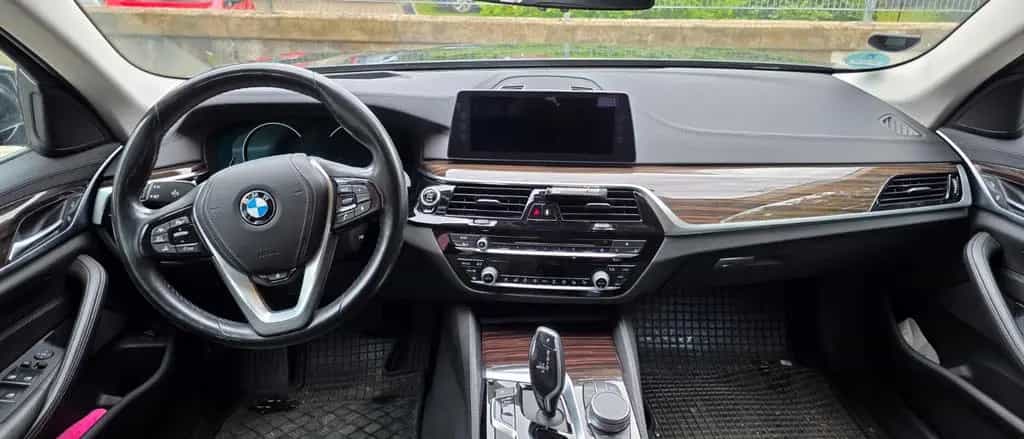 BMW 520 d Touring A - 09/2017-photo-12