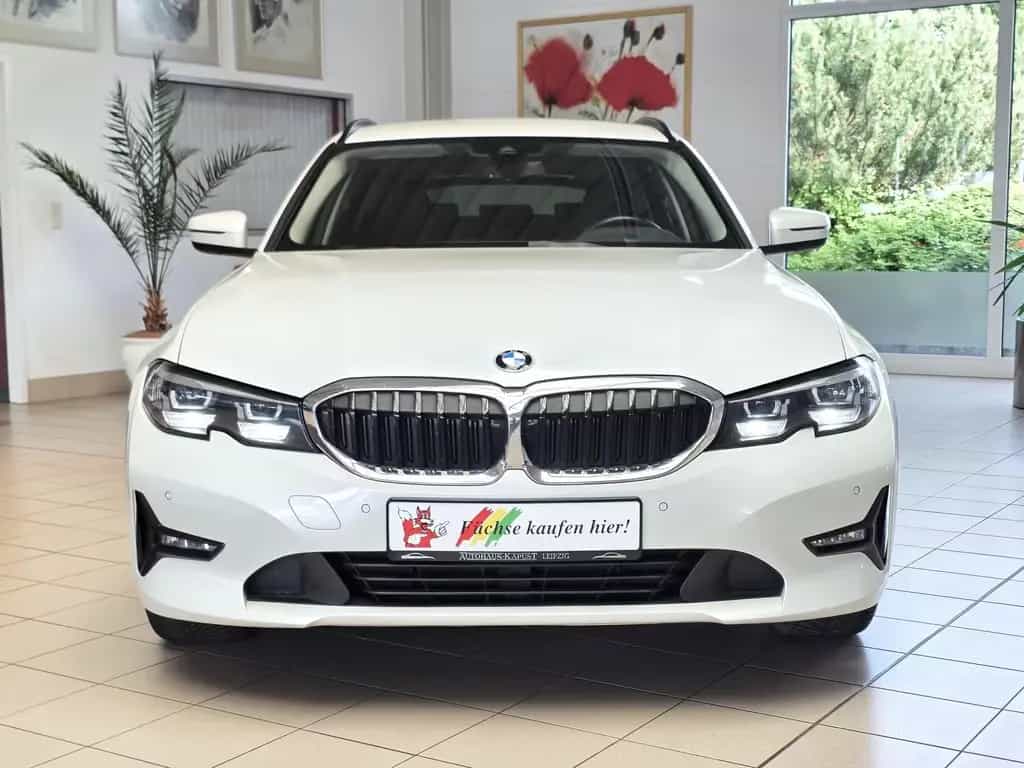 BMW 320 d xDrive Touring/LED/Navi Prof/Ahk 04/2022-photo-1