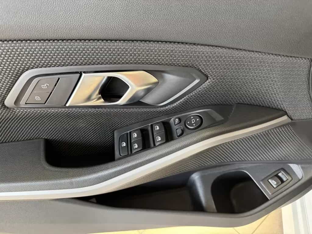 BMW 320 d xDrive Touring/LED/Navi Prof/Ahk 04/2022-photo-14