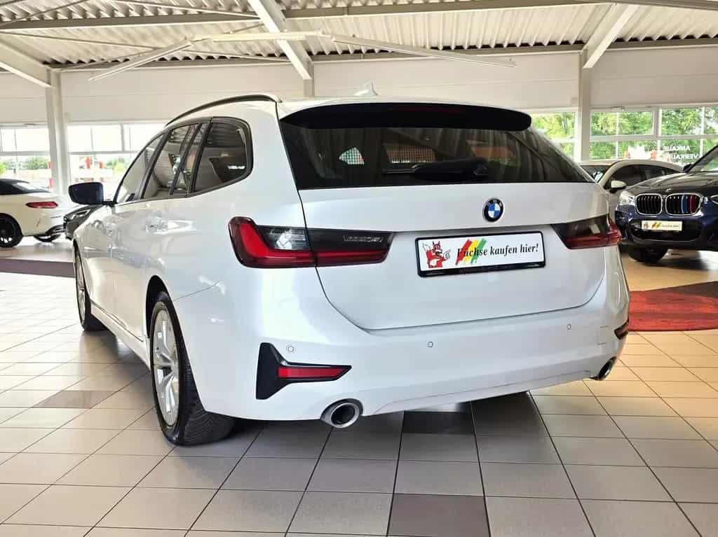 BMW 320 d xDrive Touring/LED/Navi Prof/Ahk 04/2022-photo-4