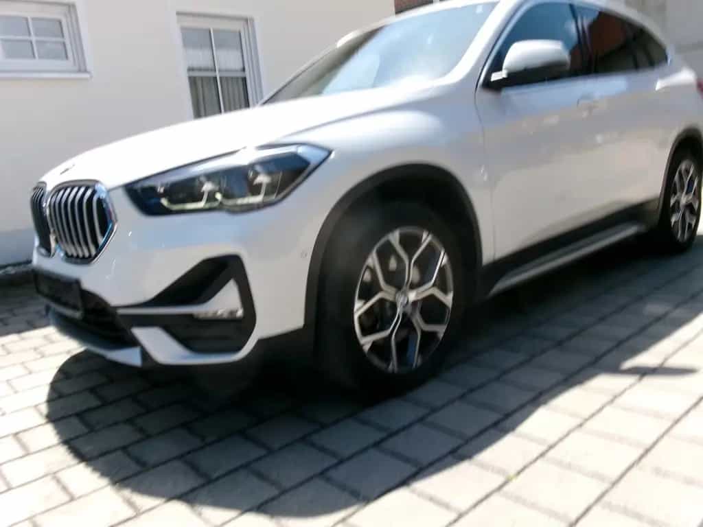 BMW X1 xDrive 20 d xLine/T-Leder/Navi/LED 08/2019-photo-2