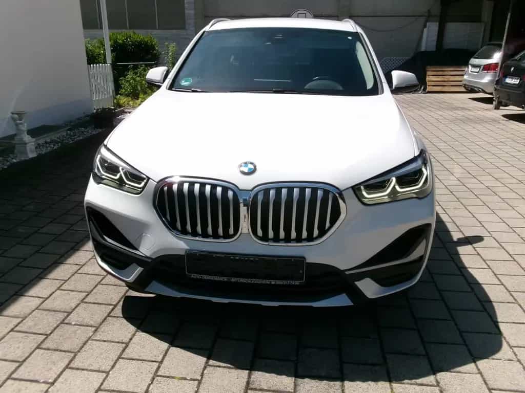 BMW X1 xDrive 20 d xLine/T-Leder/Navi/LED 08/2019-photo-3