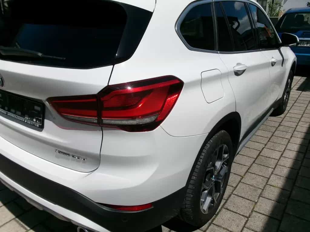 BMW X1 xDrive 20 d xLine/T-Leder/Navi/LED 08/2019-photo-4