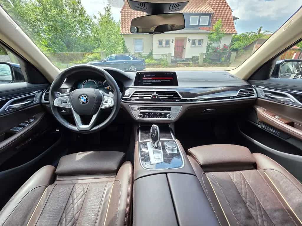 BMW 740 i 01/2018-photo-13