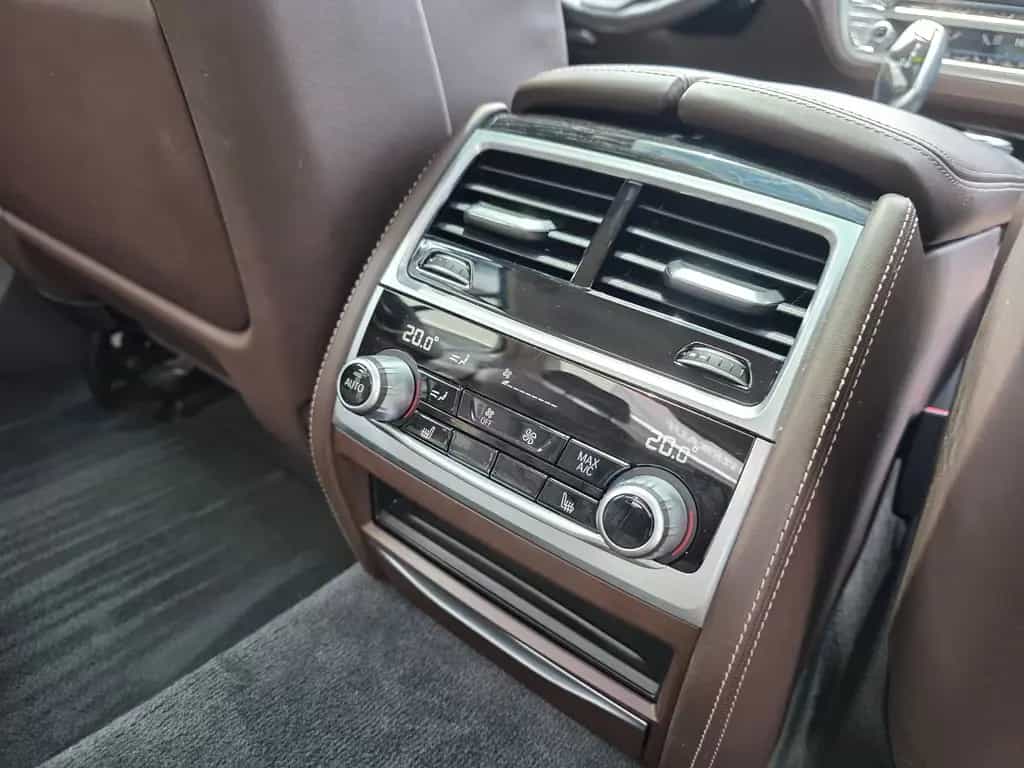 BMW 740 i 01/2018-photo-17