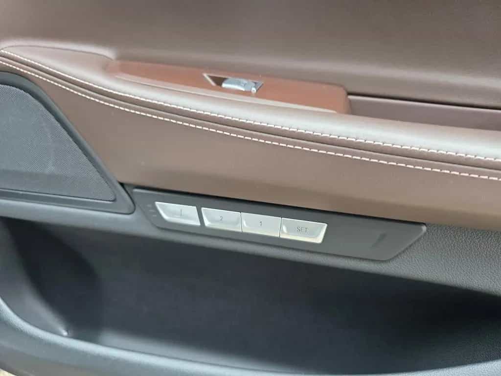 BMW 740 i 01/2018-photo-24