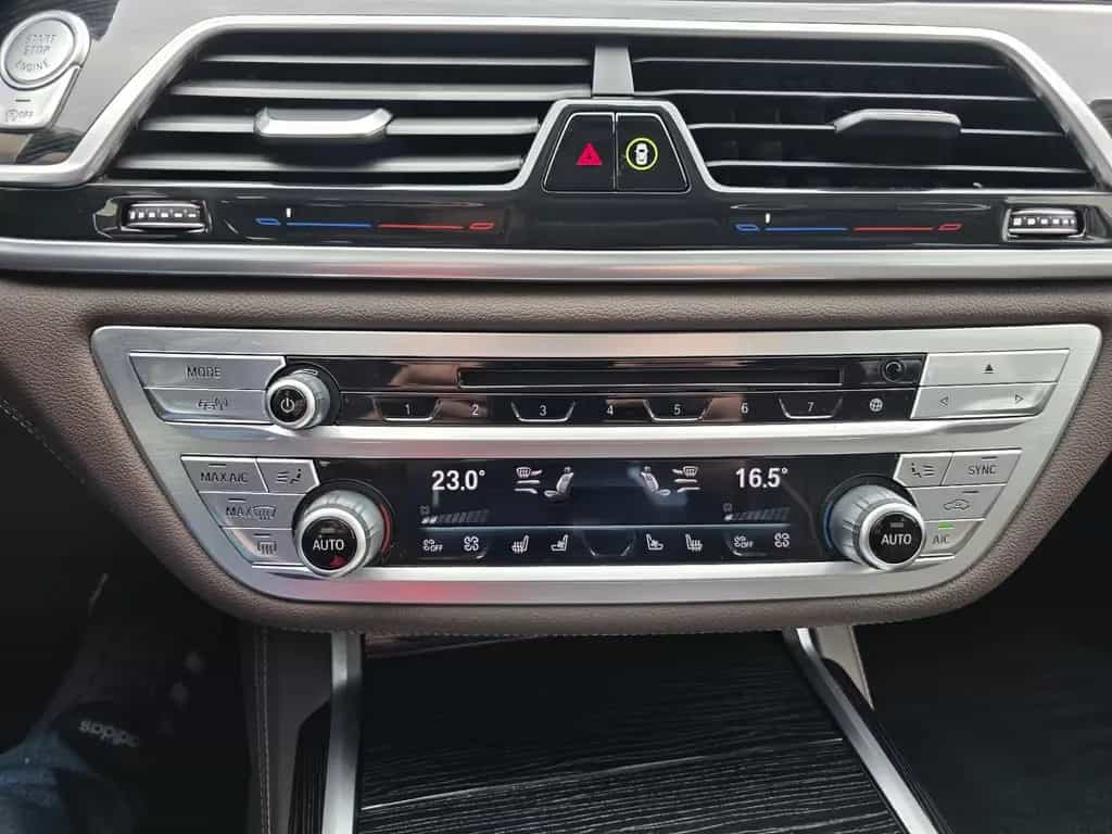BMW 740 i 01/2018-photo-30