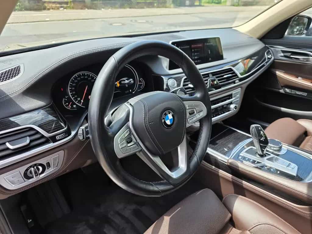 BMW 740 i 01/2018-photo-9