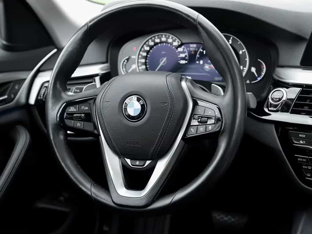BMW 530 d  touring  Sport Line *LED*Navi*Panorama*He 03/2020-photo-8