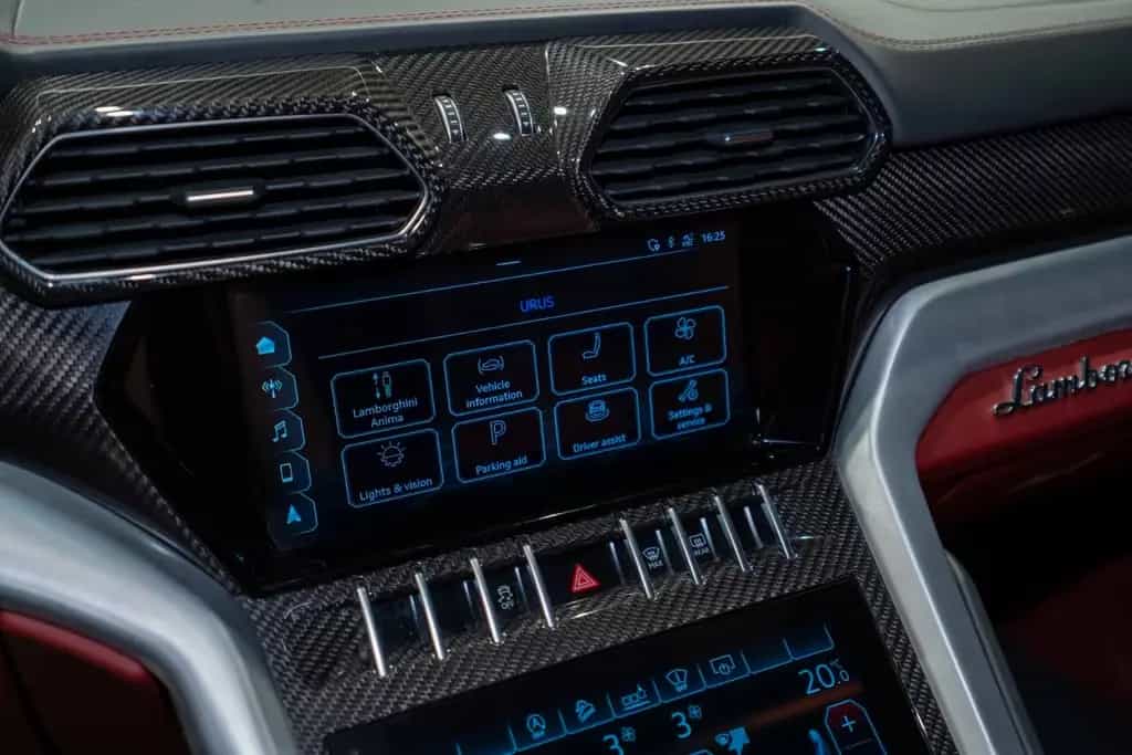 Lamborghini Urus B&0|MASSAGE|PANO 06/2020-photo-20