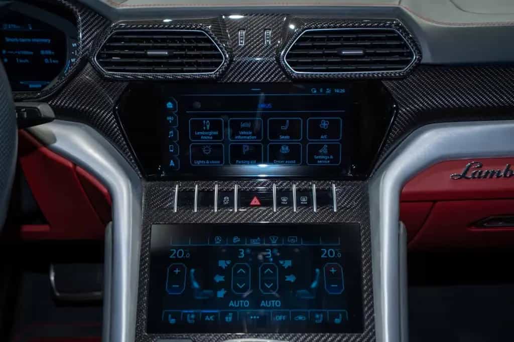 Lamborghini Urus B&0|MASSAGE|PANO 06/2020-photo-25