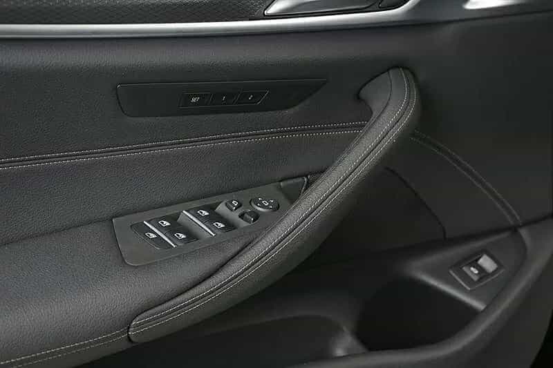 BMW 520 d Aut. M Sportpaket Panorama HuD ACC Laser Pa 04/2021-photo-12