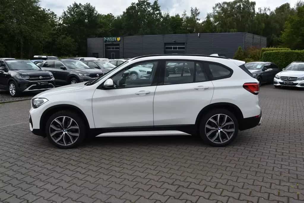 BMW X1 xDrive 20i Sportline  LED/Leder/RFK/NAVI/AHK 07/2020-photo-3