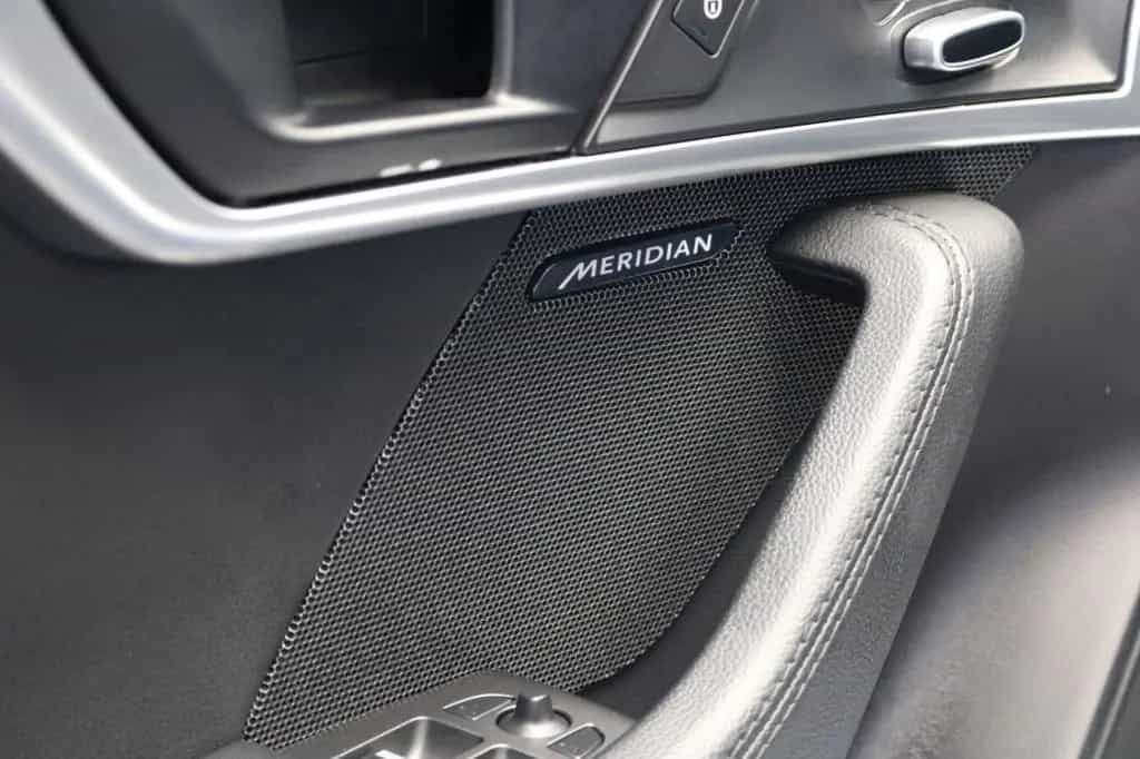 Jaguar F-Type Coupe P300 Automatik/PANO/KAMER/MERIDIAN 05/2018-photo-22
