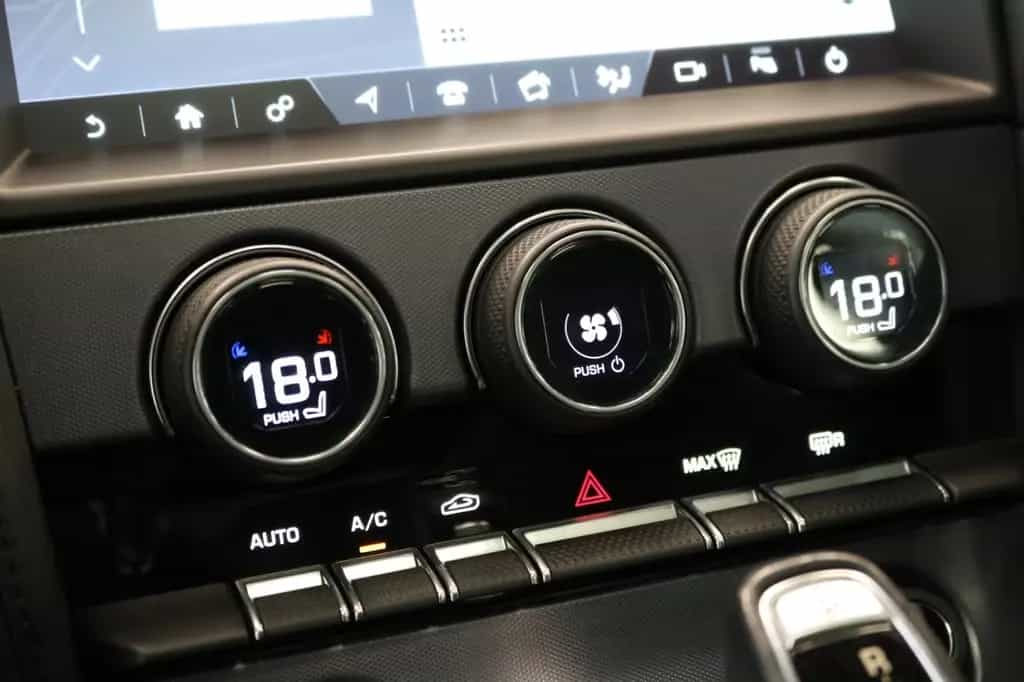 Jaguar F-Type Coupe P300 Automatik/PANO/KAMER/MERIDIAN 05/2018-photo-30