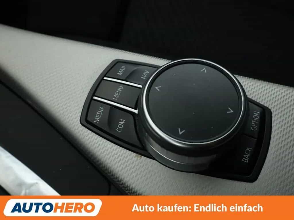 BMW 120 1er 120i Edition M Sport Shadow Aut.*NAVI*TEMPO* 11/2018-photo-24