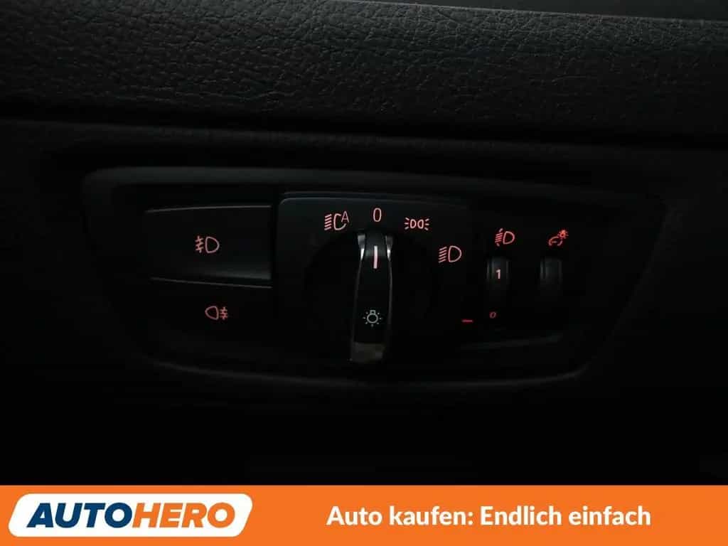BMW 120 1er 120i Edition M Sport Shadow Aut.*NAVI*TEMPO* 11/2018-photo-28