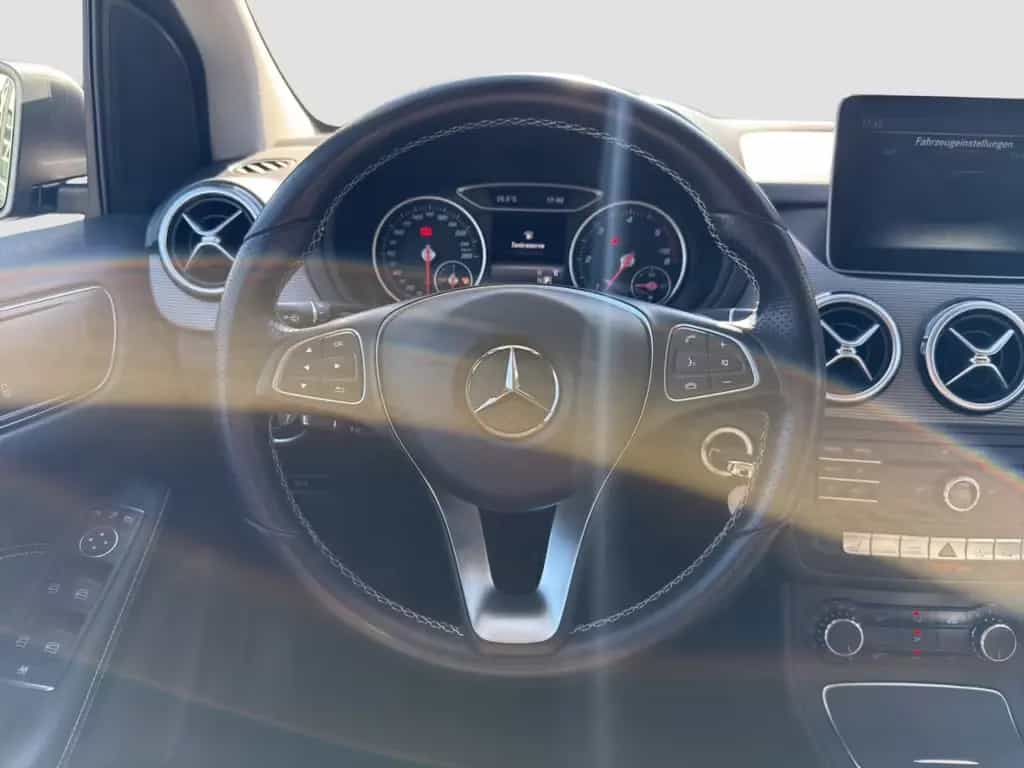 Mercedes-Benz B 200 d 7G Urban LED Navi - Rückfahrkamera *Gara 09/2016-photo-16