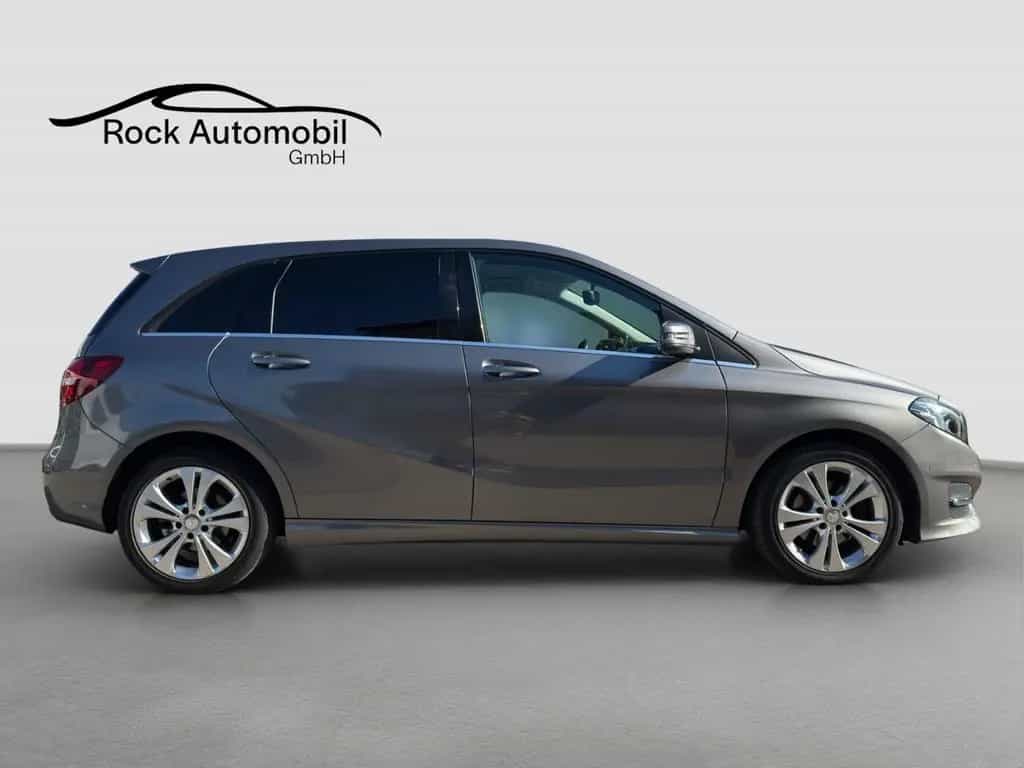 Mercedes-Benz B 200 d 7G Urban LED Navi - Rückfahrkamera *Gara 09/2016-photo-5