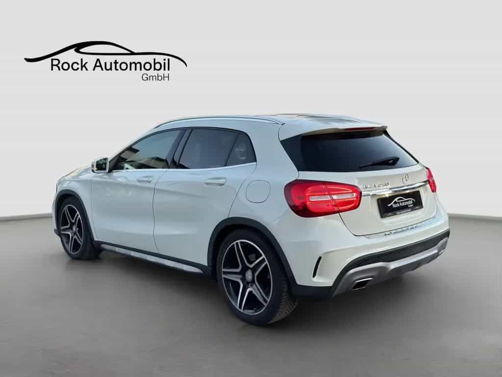 Mercedes-Benz GLA 250 AMG Line Rückfahrkamera *Garantie* 12/2014-photo-3