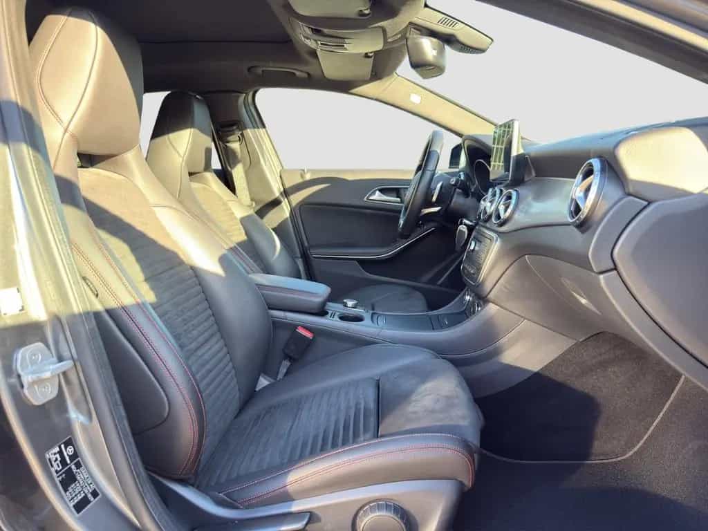 Mercedes-Benz GLA 180 AMG Line 7G *Garantie* 02/2017-photo-11