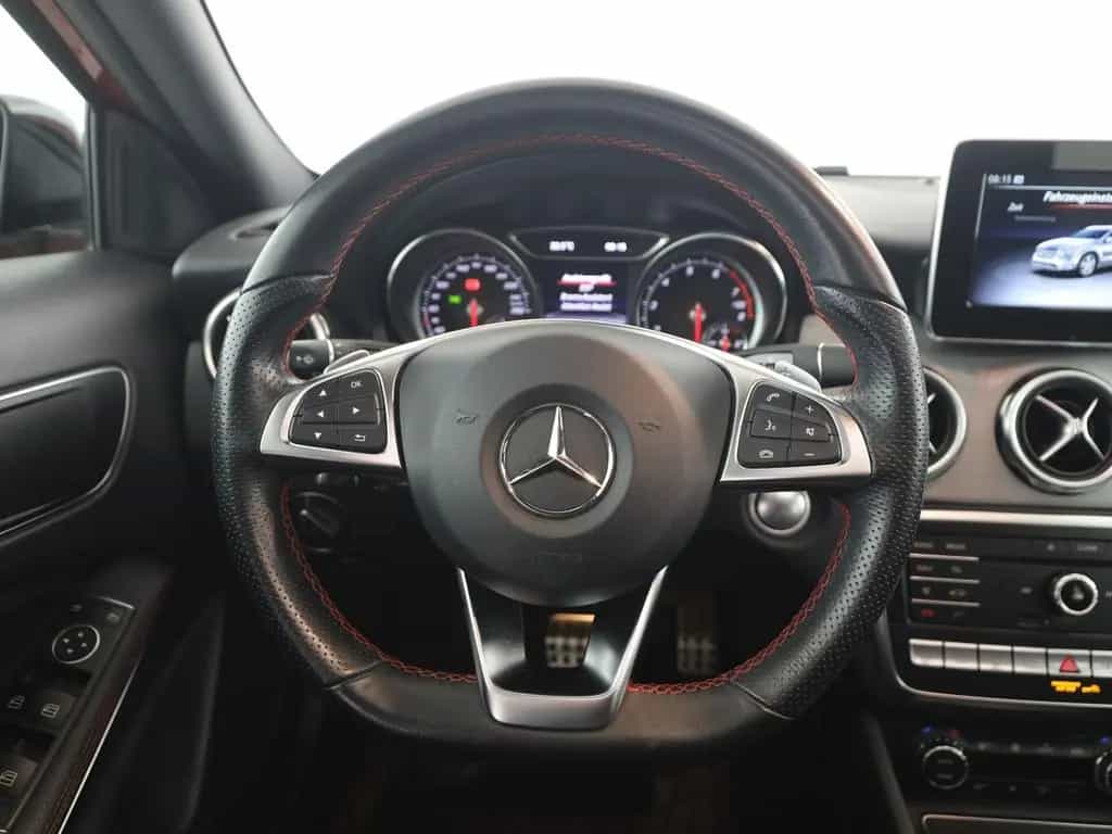 Mercedes-Benz GLA 220 4M AMG AHK Pano LED StandHz. Night 01/2020-photo-11