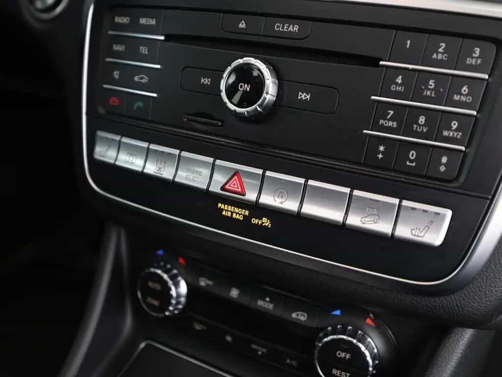 Mercedes-Benz GLA 220 4M AMG AHK Pano LED StandHz. Night 01/2020-photo-18