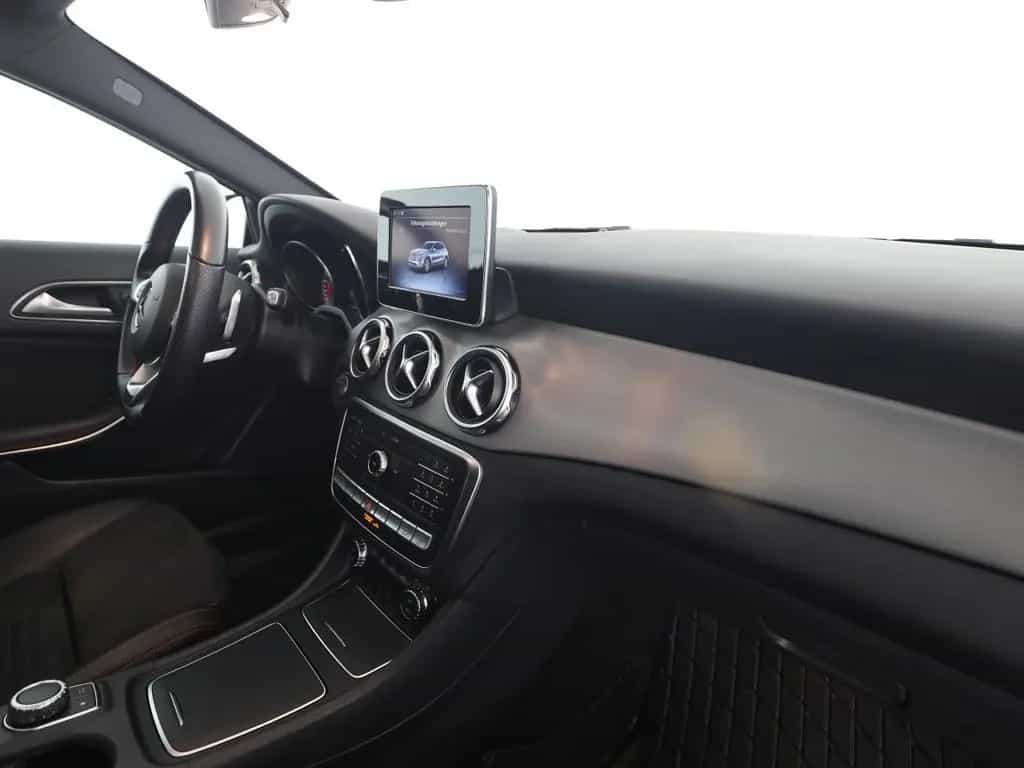 Mercedes-Benz GLA 220 4M AMG AHK Pano LED StandHz. Night 01/2020-photo-19