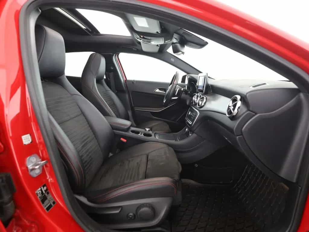Mercedes-Benz GLA 220 4M AMG AHK Pano LED StandHz. Night 01/2020-photo-9